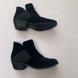 Me Too Black Suede Booties size 8